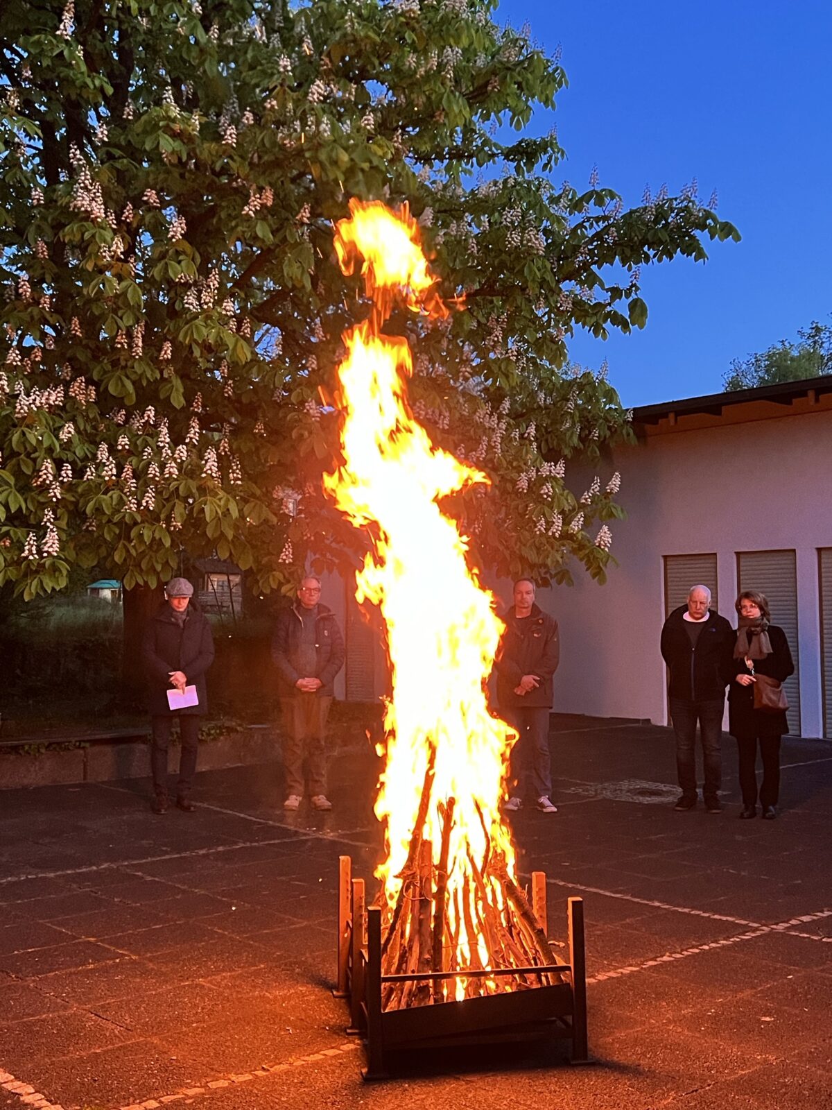 Osternacht mit Osterfeuer am 20.4.25